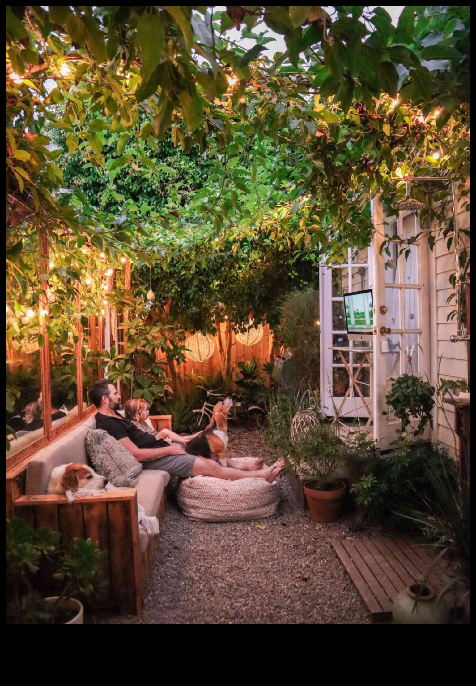 Garden Oasis: Açık Hava Konforuyla Mekanınızı Geliştirin